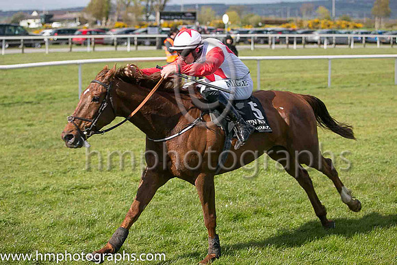 06th Mia?s Anthem ( 5 , white, red triple diamond ) and D Meyler - Trainer : N C Kelly - Owner : Don?t Ask Now Syndicate