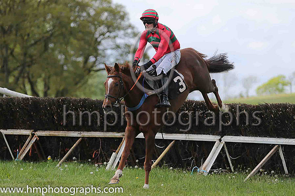 01st MAPLE MONS and B O'Neill ( 3 , RED,green chevrons; red, plain sleeves; red  green hooped cap ) Trainer: D.M. Christie,, Owner : David Charles  Arron Charles