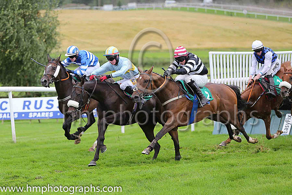 01st Tb Broke Her and D Meyler ( 11 , light blue, yellow hoop ) Trainer - A L T Moore