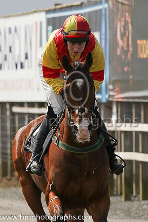 04th Deputy Consort ( 17 , yellow, red cross sashes ) and Miss K Ferris - Trainer : Eoin Barry - Owner : T B Ferris
