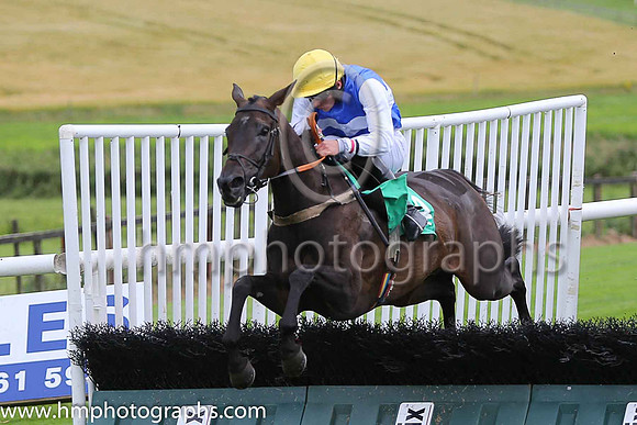 08th Howwouldsheno and C Brassil ( 4 , royal blue, white hoop ) Trainer - L Lennon