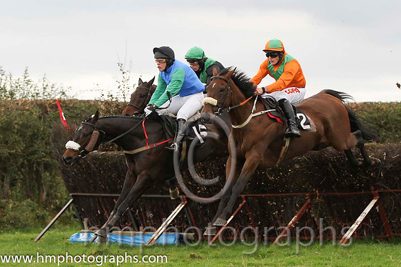 01 The Last Derby & R James - Winner (2, tangerine, green chevrons) - FT8E8443-45