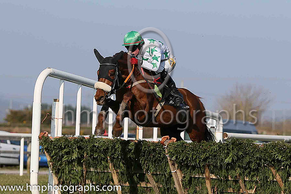 01st Colms Dream ( 7 , white,green stars ) and Donagh Meyler (5) - Trainer : Karl Thornton - Owner : Colm's Dream Syndicate
