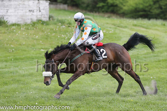 OU VALSHAN TIME and H D dunne ( 12 , EMERALD GREEN,orange spots; white,orange spots sleeves; emerald green cap ) Trainer: Donnchadh Doyle,, Owner : Monbeg, Syndicate