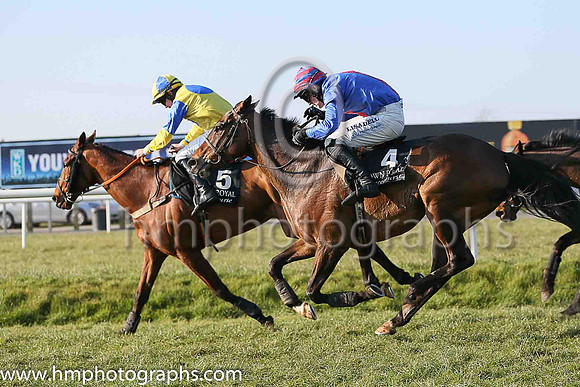 01st Kylestyle ( 4 , blue, red panel ) and G.N. Fox (3) - Trainer : F. Flood - Owner : John Nestor