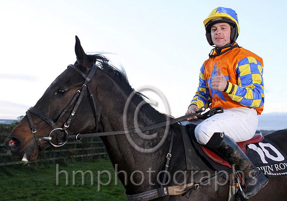 Gilt Shadow & Mr S Crawford - Winner (10, orange, royal blue star, yellow & royal blue check sleeves)GILT SHADOW-ea