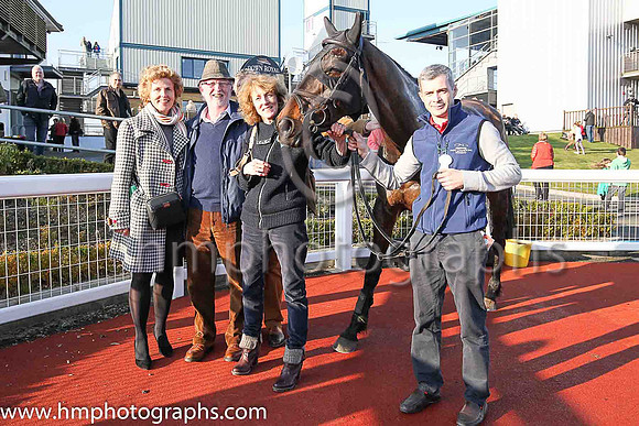 01st Fine Rightly ( 1 , maroon, white chevron ) and A.E. Lynch - Trainer : S.R.B. Crawford - Owner : Miss Patricia Duffin
