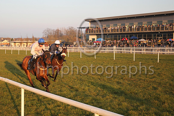 01st Dixie Lee ( 1 , pink, white hoop, blue cap ) and M.J. O'Hare (5) - Trainer : Dermot Anthony McLoughlin - Owner : Mrs.P.J.Conway