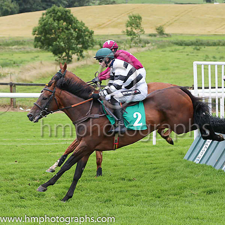 05th Aye Paddy Too and D E Mullins ( ( 2 , white and black hoops ) Trainer - W J Bryson