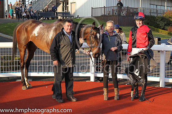 01st Pointview Gale ( 5 , black and red halved ) and A.J. Fox (7) - Trainer : Liam Lennon - Owner : P. Heaney