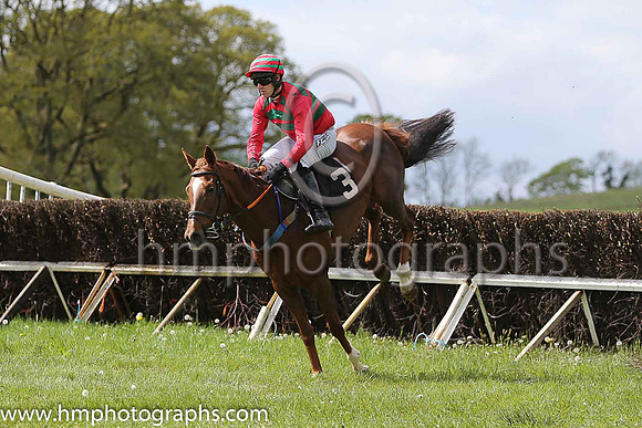 01st MAPLE MONS and B O'Neill ( 3 , RED,green chevrons; red, plain sleeves; red  green hooped cap ) Trainer: D.M. Christie,, Owner : David Charles  Arron Charles