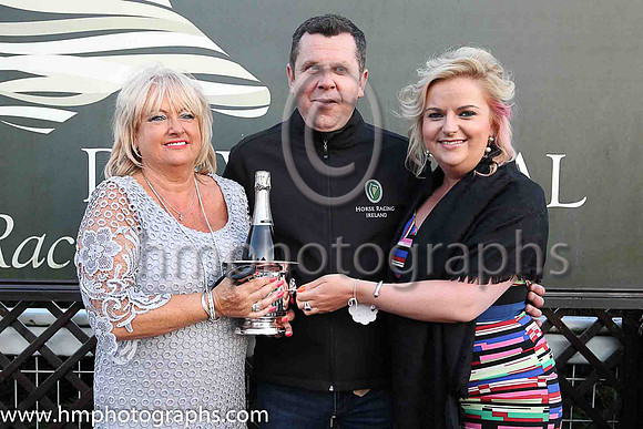01st Robin Des Mana (5, purple and white qtrd) and Ms N Carberry, trainer Gordon Elliott, Owner T Howley Jnr
