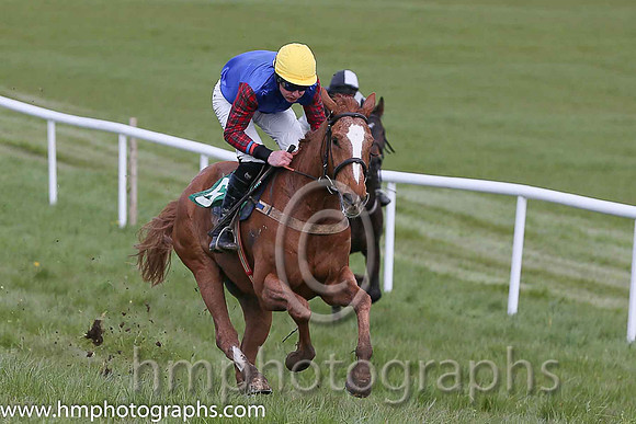 01st I'M AN IZZ WIZZ and A J Fox ( 6 , BLUE; tartan sleeves; gold cap ) Trainer: Liam Lennon,, Owner : John Turner