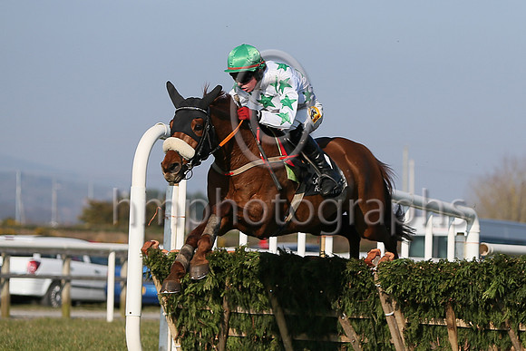 01st Colms Dream ( 7 , white,green stars ) and Donagh Meyler (5) - Trainer : Karl Thornton - Owner : Colm's Dream Syndicate