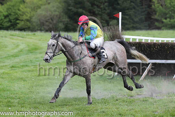 PU CLASSIC HIT and D Kelleher ( 3 , YELLOW; blue,green chevrons sleeves; red cap ) Trainer: Liam O'Farrell,, Owner : Liam O'Farrell