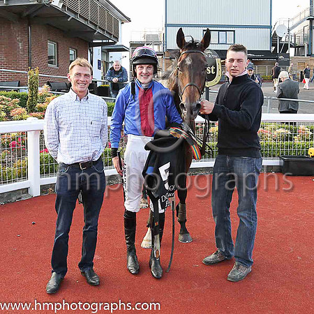 01st Kylestyle (5, royal blue, red panel) and Ger Fox, Trainer F Flood, Owner John Nestor