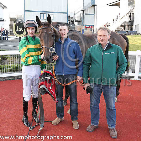 01st Elegant Statesman (7, emerald green and orange hooped) and Mark Walsh, trainer Henry De Bromhead. Owner John P McManus