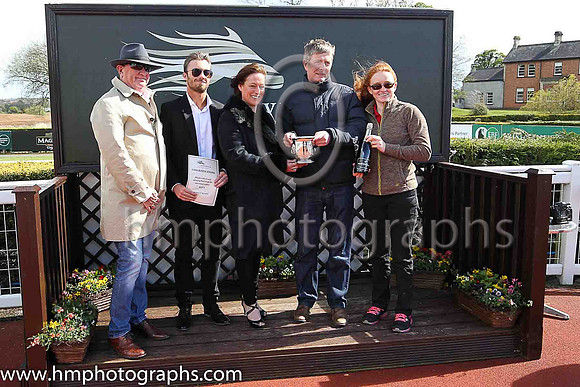 01st Hurricane Darwin ( 4 , yellow, dark blue sash ) and D F O?Regan - Trainer : A Fleming - Owner : Barry Connell