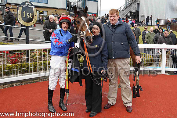 01st Kilkishen  ( 3 , royal blue, red stars on sleeves ) and Brian Hayes - Trainer : John Joseph Hanlon - Owner : Sean HehirF O?Regan - Trainer : A Fleming - Owner : Barry Connell
