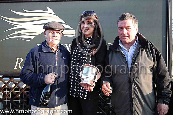 01st Pointview Gale ( 5 , black and red halved ) and A.J. Fox (7) - Trainer : Liam Lennon - Owner : P. Heaney