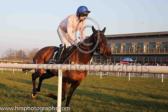 01st Dixie Lee ( 1 , pink, white hoop, blue cap ) and M.J. O'Hare (5) - Trainer : Dermot Anthony McLoughlin - Owner : Mrs.P.J.Conway