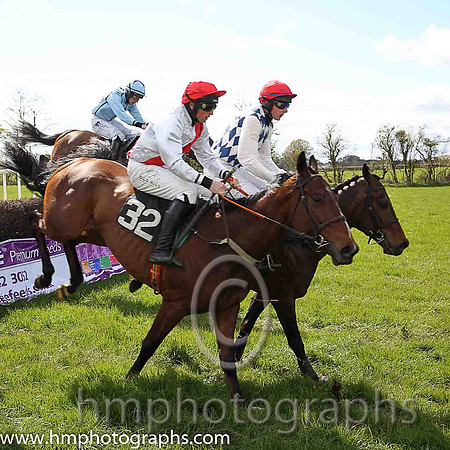01st NATTER JACK CROAK and J J Codd ( 32 , EMERALD GREEN,yellow epaulettes; emerald green sleeves; emerald green cap,yellow star ) Trainer: Denis Paul Murphy,, Owner : P.G. Coffey