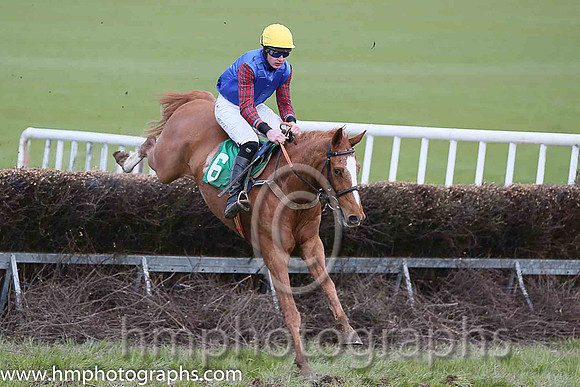 01st I'M AN IZZ WIZZ and A J Fox ( 6 , BLUE; tartan sleeves; gold cap ) Trainer: Liam Lennon,, Owner : John Turner