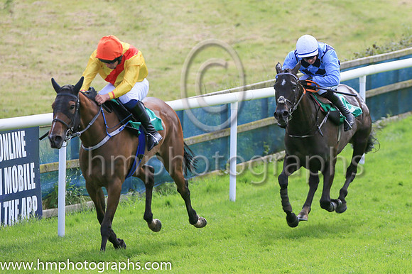 04th Frontline Worker (2 ,dark blue and light blue diamonds ) Jockey: C P McNamara ,Trainer: Henry De Bromhead