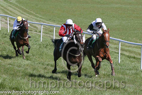 01st ANSEANACHAI CLISTE and M McConville ( 4 , RED  WHITE STRIPES; red, plain sleeves; white cap ) Trainer: Stephen McConville,, Owner : Michael McConville