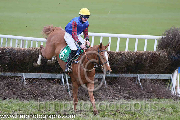 01st I'M AN IZZ WIZZ and A J Fox ( 6 , BLUE; tartan sleeves; gold cap ) Trainer: Liam Lennon,, Owner : John Turner