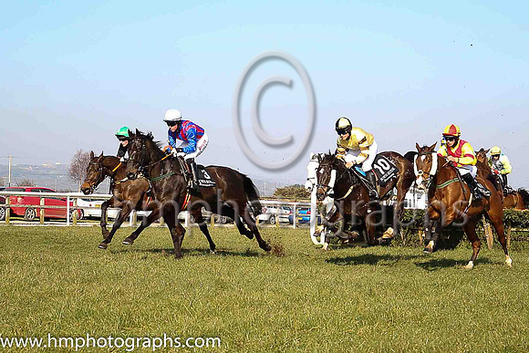 13thF Tyrone Tiger ( 3 , red and royal blue stripes ) and C.M. Collins (2) - Trainer : Miss Suzy Barkley - Owner : Applepie Syndicate