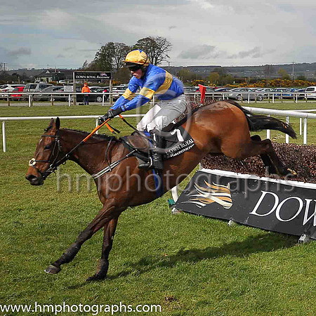 04th Midnight Theatre ( 7 , royal blue, orange hoop ) and J B Kane - Trainer : G P Cromwell - Owner : John P Coffey