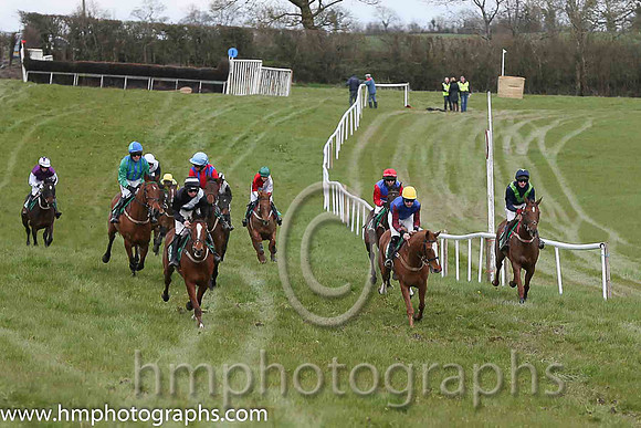 01st I'M AN IZZ WIZZ and A J Fox ( 6 , BLUE; tartan sleeves; gold cap ) Trainer: Liam Lennon,, Owner : John Turner