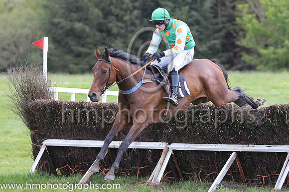 03rd THE GREAT GETAWAY and B O'Neill ( 11 , EMERALD GREEN,orange spots; white,orange spots sleeves; emerald green cap ) Trainer: Donnchadh Doyle,, Owner : Syndicate Monbeg
