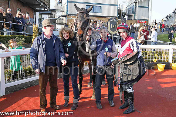 01st Fine Rightly ( 1 , maroon, white chevron ) and A.E. Lynch - Trainer : S.R.B. Crawford - Owner : Miss Patricia Duffin