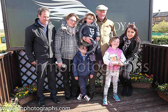 01st Mitebeall Forluck ( 6 , green, white cross sashes ) and P Townend - Trainer : A L T Moore - Owner : C Hanbury
