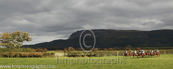 Race 3  Start at the Route Point to Point Steeplechases at Limavady - CU2D1004-36