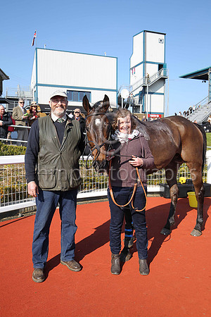 01st Mount Beckham ( 12 , black, white stars ) and S.W. Flanagan - Trainer : Miss Clare Louise Cannon - Owner : G.N. Cannon