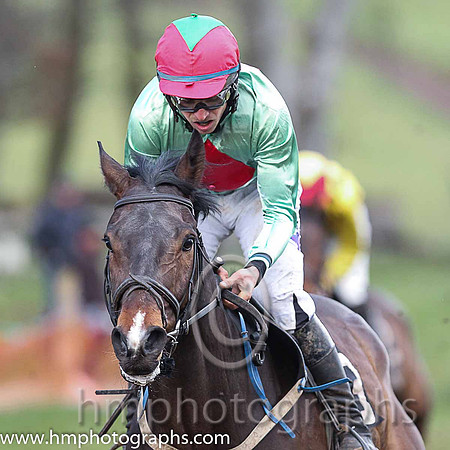 04th FIFTYSHORTSHIROCCO and B G Crawford ( 3 , EMERALD GREEN,red diamond; emerald green sleeves; red cap,emerald green diamond ) Trainer: S.R.B. Crawford,, Owner : Syndicate Fox