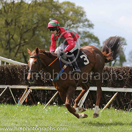 01st MAPLE MONS and B O'Neill ( 3 , RED,green chevrons; red, plain sleeves; red  green hooped cap ) Trainer: D.M. Christie,, Owner : David Charles  Arron Charles