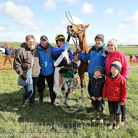 01st KINNACALLY and J C Barry ( 5 ,Antrim (H) - BLACK,white cross belts; blue sleeves; yellow cap ) Trainer: Paul McAleese,, Owner : William Logan