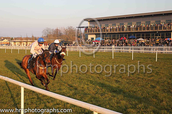01st Dixie Lee ( 1 , pink, white hoop, blue cap ) and M.J. O'Hare (5) - Trainer : Dermot Anthony McLoughlin - Owner : Mrs.P.J.Conway