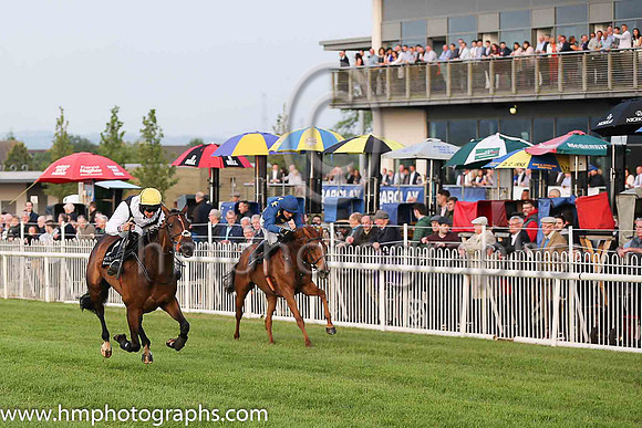 01st Duckweed (3, black and white diabolo,white sleeves, yellow cap) and Mark Bolger, Trainer Mrs John Harrington, Owner Kieran Guinness