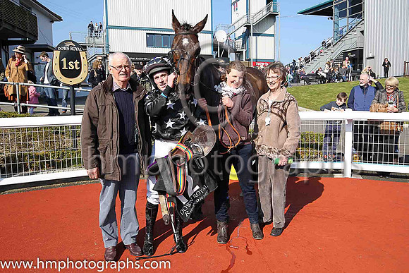 01st Mount Beckham ( 12 , black, white stars ) and S.W. Flanagan - Trainer : Miss Clare Louise Cannon - Owner : G.N. Cannon