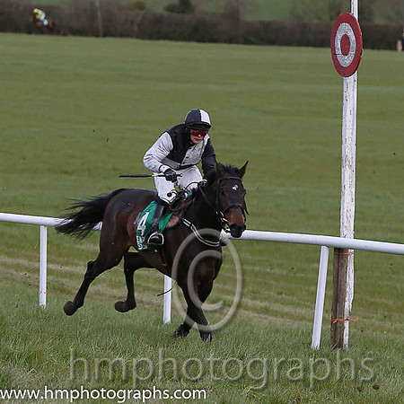02nd CABRAGH and G S Quinn ( 4 ,Antrim (H) - BLACK  WHITE QTD; black,white hlvd sleeves; white cap ) Trainer: Colin S. McKeever,, Owner : W.W. Dennison