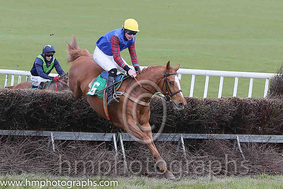 01st I'M AN IZZ WIZZ and A J Fox ( 6 , BLUE; tartan sleeves; gold cap ) Trainer: Liam Lennon,, Owner : John Turner