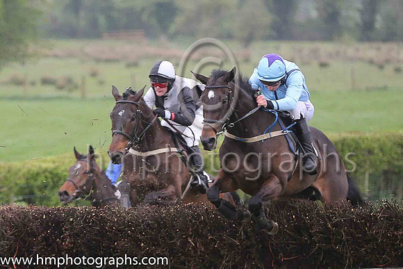 01st BALLYLUMFORD and B G Crawford ( 1 , LIGHT BLUE,navy seams; light blue sleeves; light blue cap,purple star ) Trainer: S.R.B. Crawford,, Owner : S.R.B. Crawford