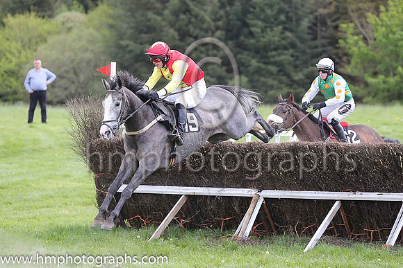 PU CHARIOT WARRIOR and G S Quinn ( 19 ,Antrim (H) - RED,yellow panel; yellow, plain sleeves; red cap,yellow star ) Trainer: Robert Brown Kerr,, Owner : James Brown Kerr