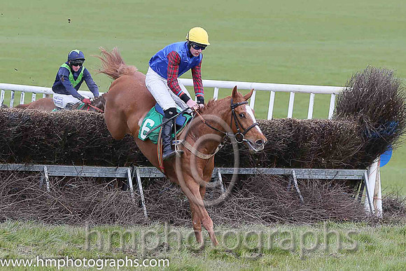 01st I'M AN IZZ WIZZ and A J Fox ( 6 , BLUE; tartan sleeves; gold cap ) Trainer: Liam Lennon,, Owner : John Turner