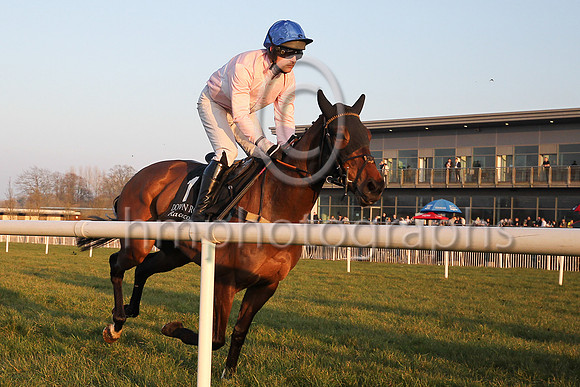 01st Dixie Lee ( 1 , pink, white hoop, blue cap ) and M.J. O'Hare (5) - Trainer : Dermot Anthony McLoughlin - Owner : Mrs.P.J.Conway